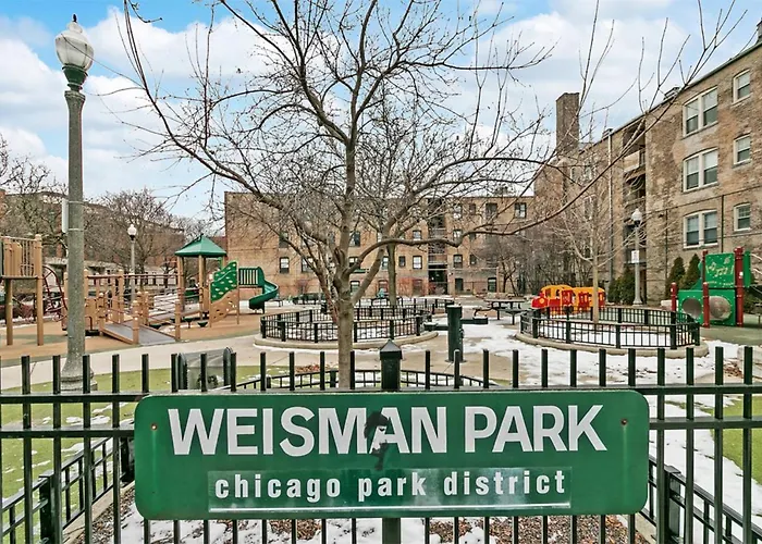 1br Stylishly Furnished In Lakeview - Oakdale 1s