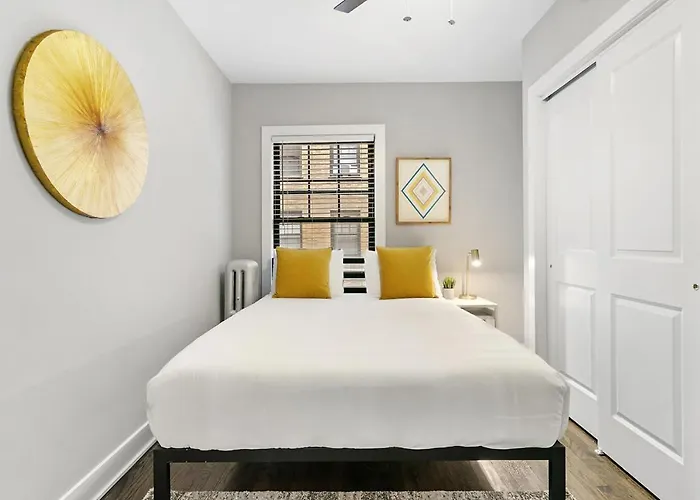 1br Stylishly Furnished In Lakeview - Oakdale 1s Apartment