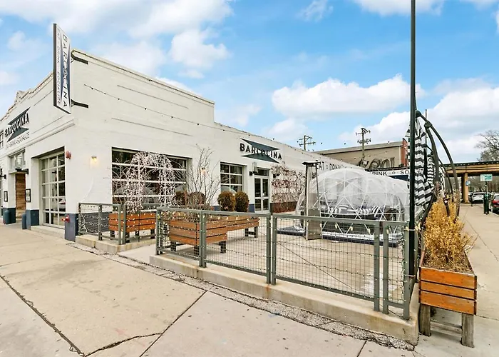 1br Stylishly Furnished In Lakeview - Oakdale 1s *