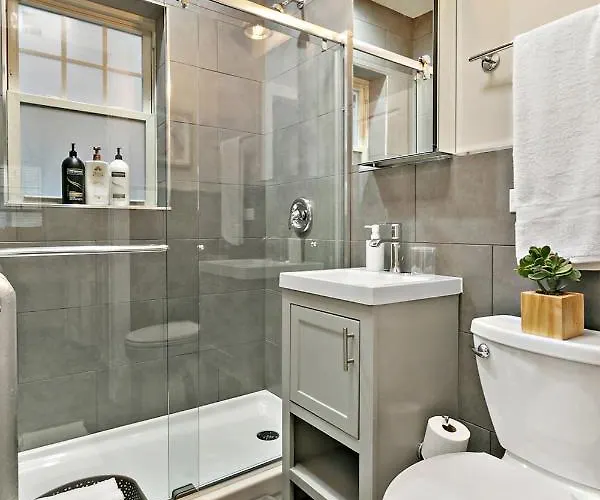 1br Stylishly Furnished In Lakeview - Oakdale 1s