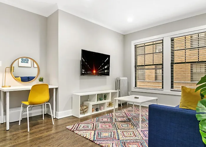 1br Stylishly Furnished In Lakeview - Oakdale 1s Apartment
